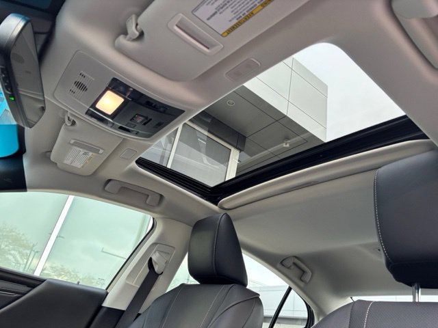 Used 2024 Lexus ES 300h w/ Accessory Package (Z2) FWD image 23