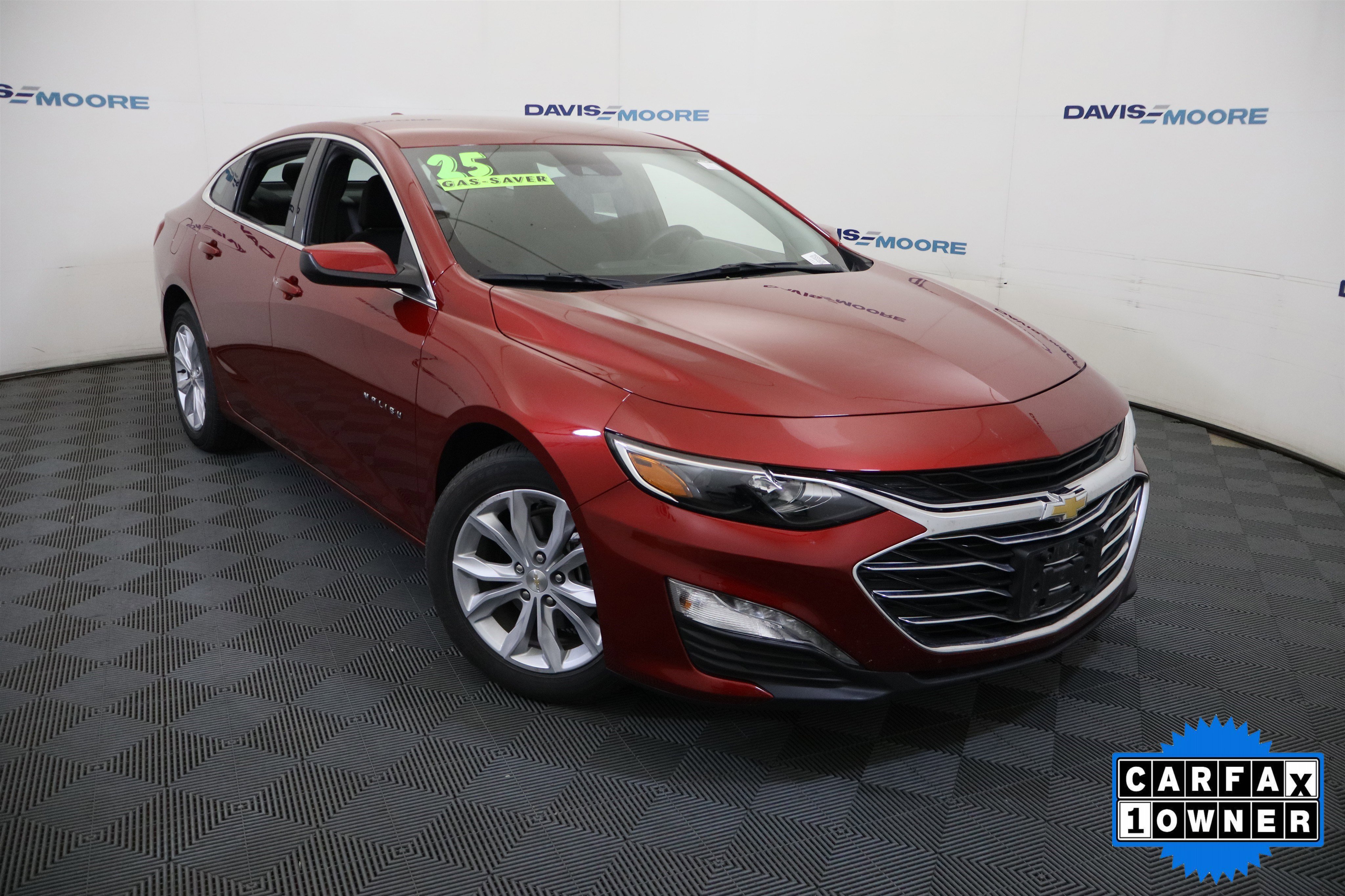 Used 2025 Chevrolet Malibu LT image 2
