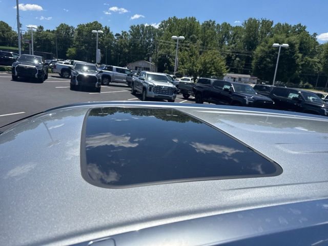 Used 2017 Toyota Highlander Limited AWD/4WD image 11