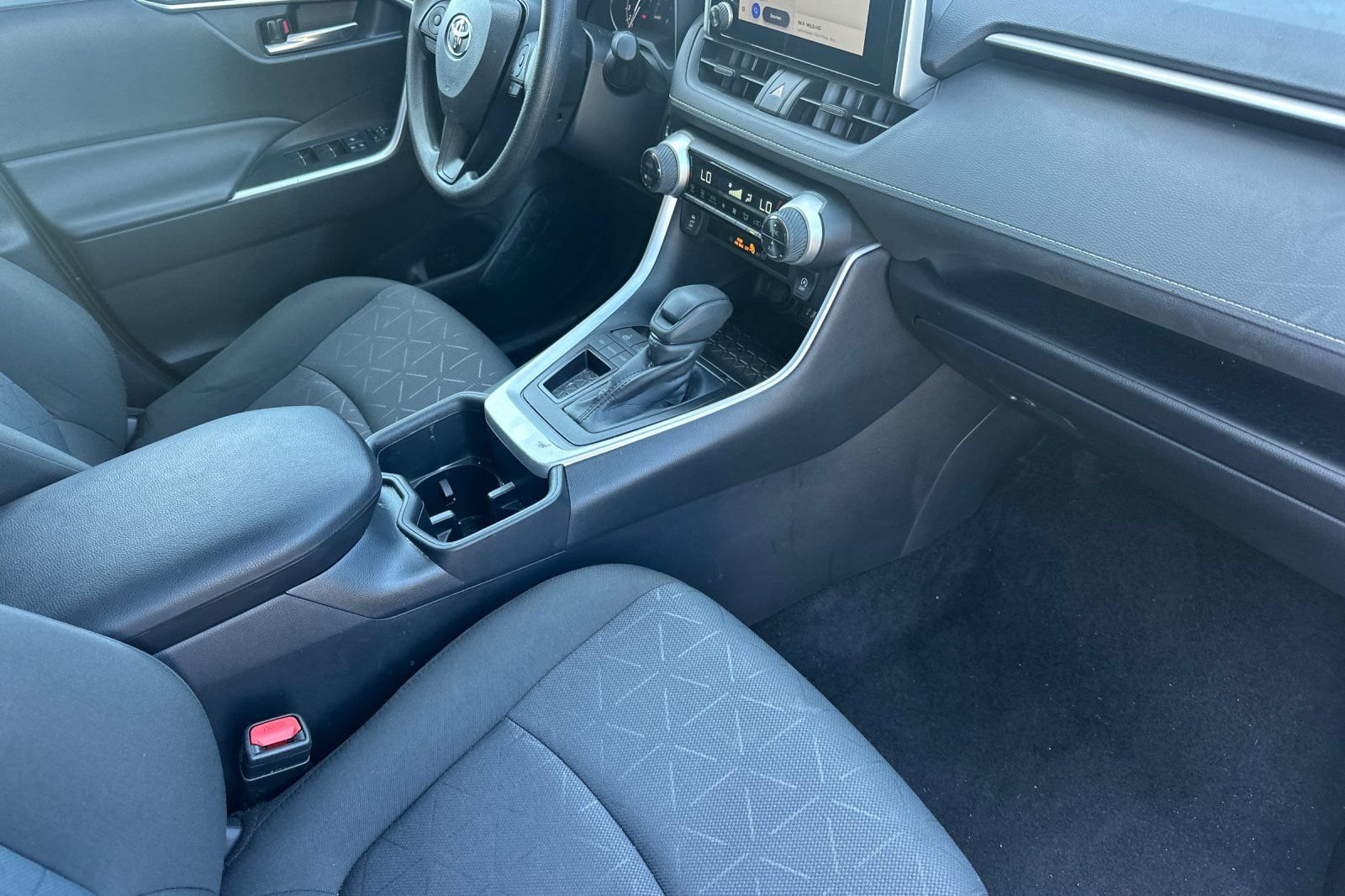 Used 2025 Toyota RAV4 XLE FWD image 19