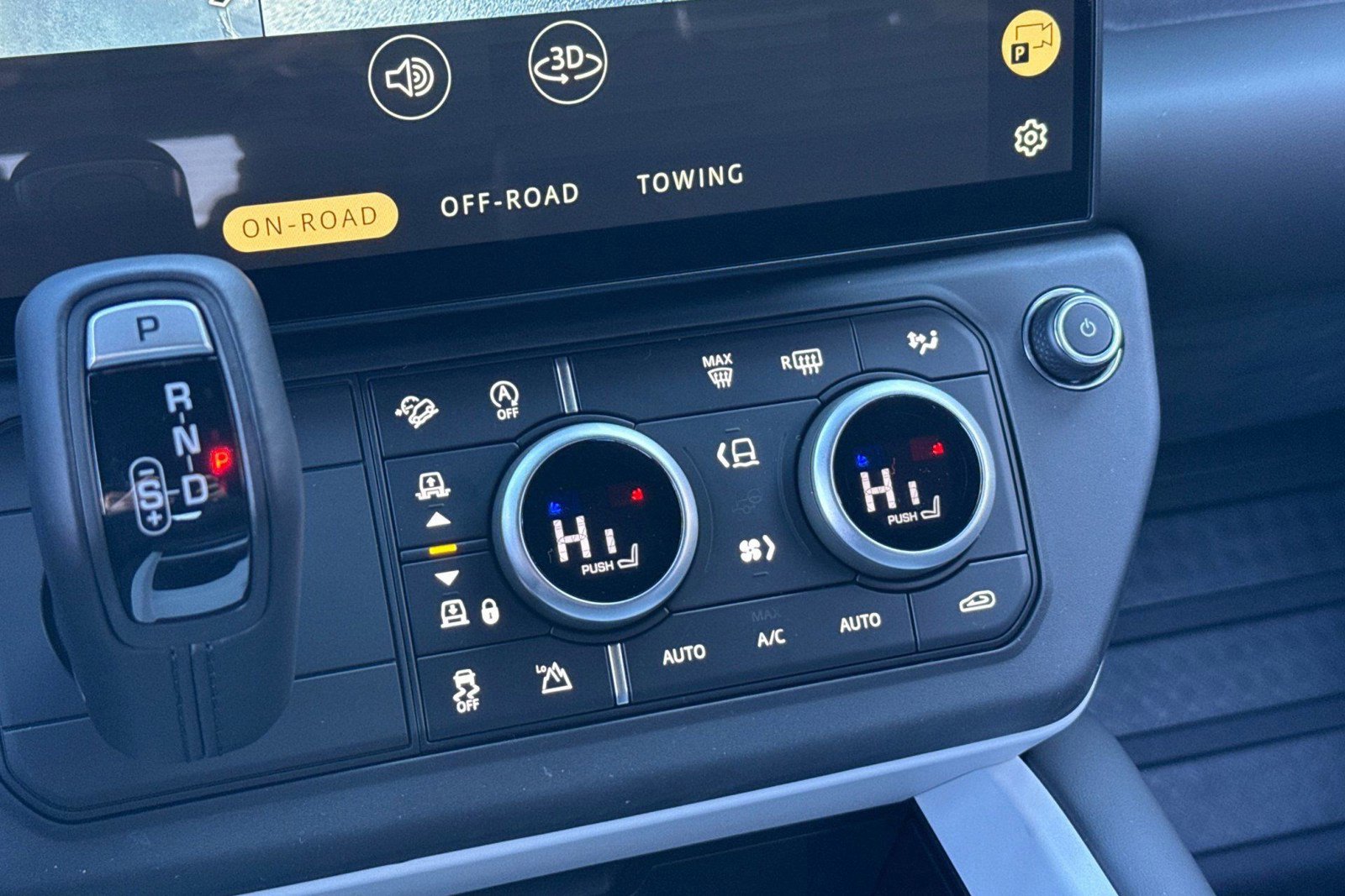 New 2026 Land Rover Defender 130 X-Dynamic SE image 18