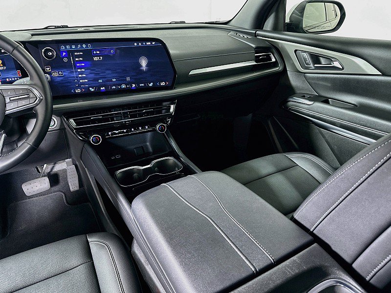Used 2025 Chevrolet Traverse LT AWD/4WD image 24