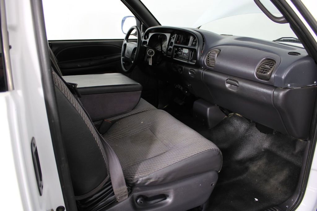 Used 2001 Dodge Ram 1500 Truck ST image 23