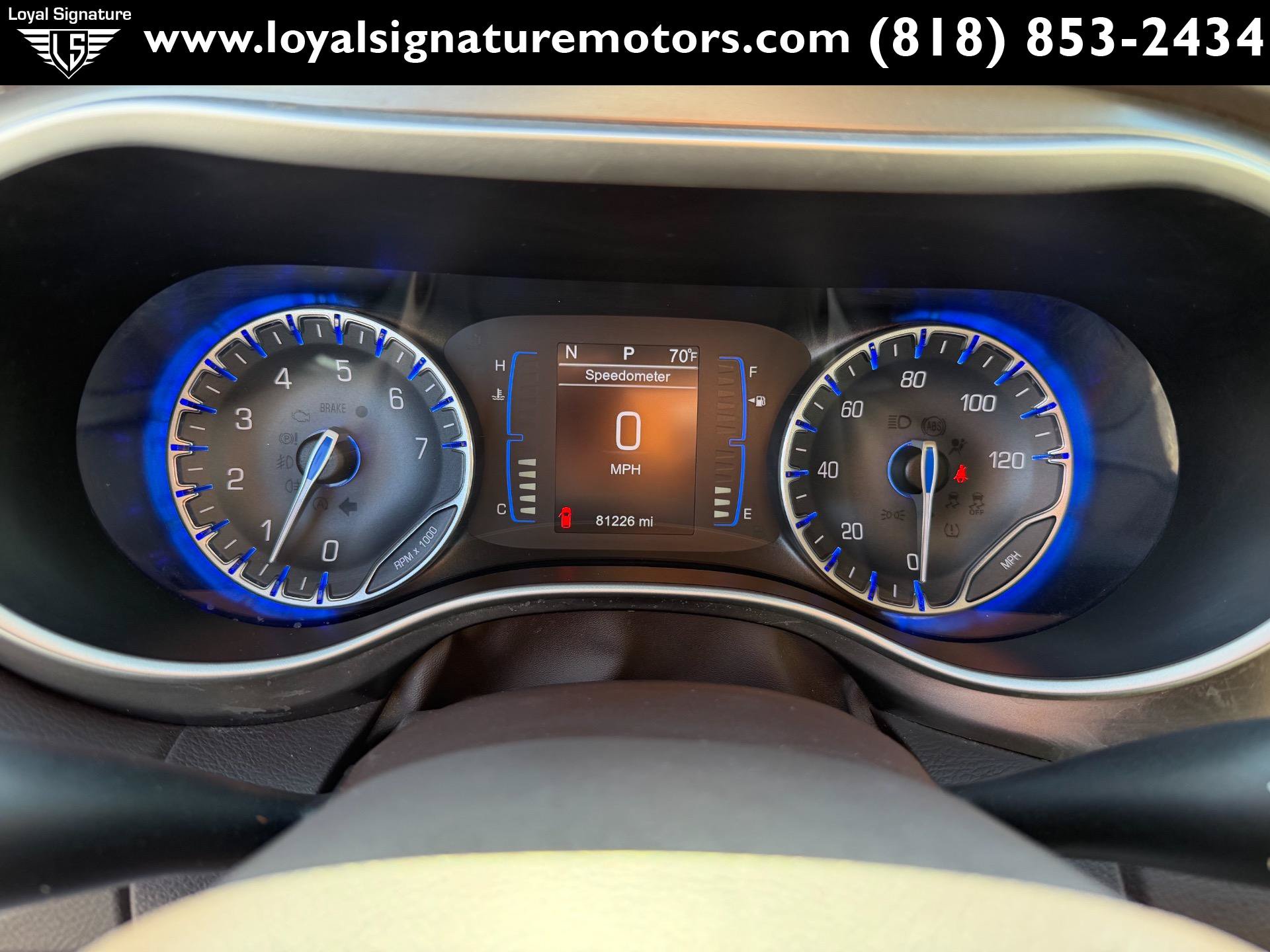 Used 2017 Chrysler Pacifica Touring-L w/ Tire & Wheel Group FWD image 31