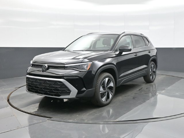 Used 2026 Volkswagen Taos SE w/ Panoramic Sunroof Package AWD/4WD image 3