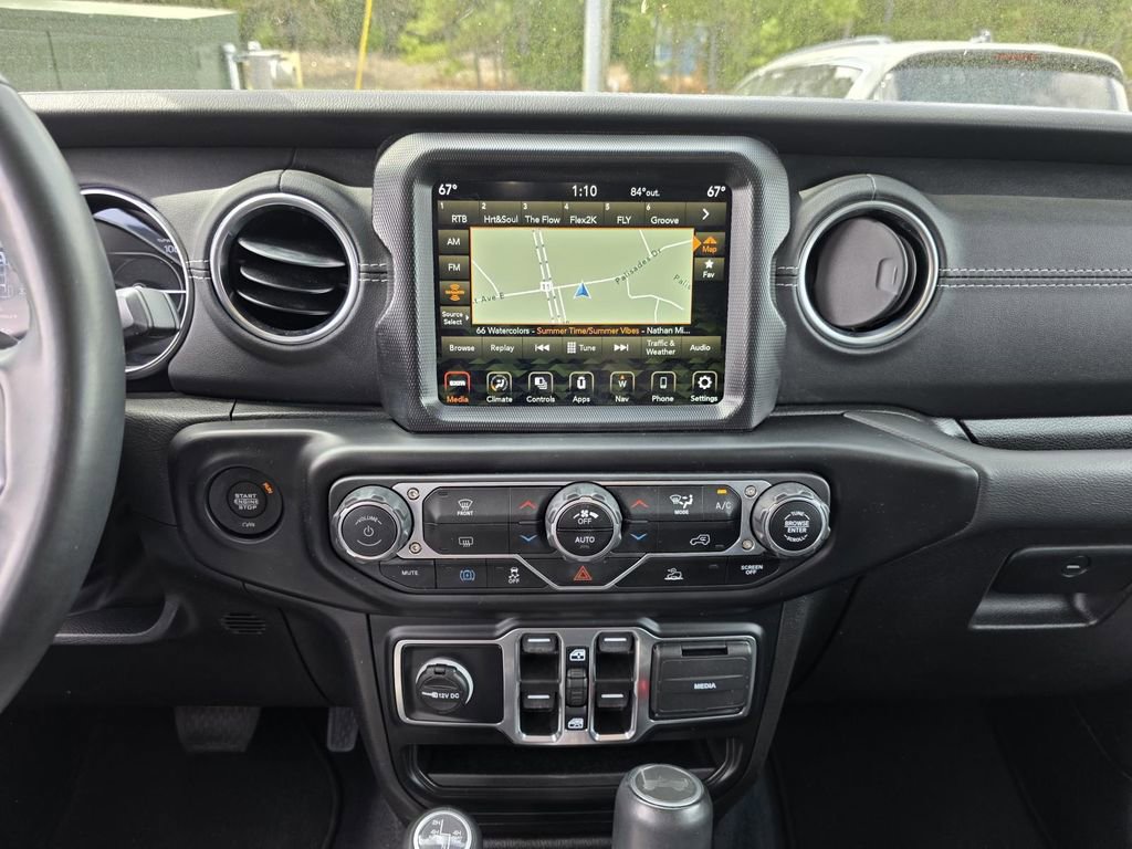 Used 2022 Jeep Wrangler Unlimited Sahara image 25