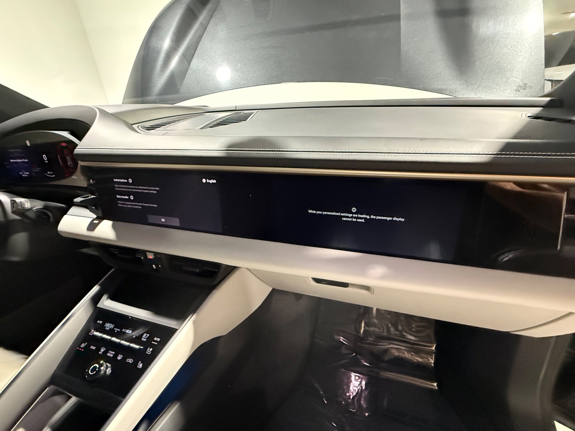 Used 2024 Porsche Macan 4 Electric w/ Premium Package image 67