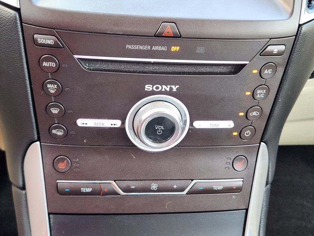 Used 2018 Ford Edge Titanium FWD image 19