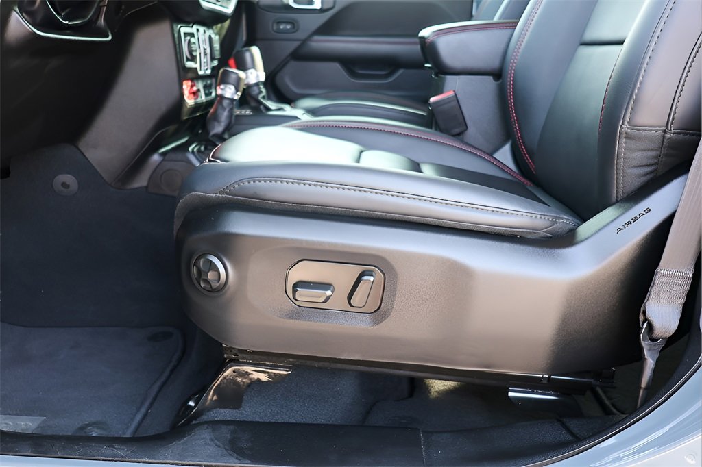 Used 2025 Jeep Wrangler Unlimited Rubicon image 19