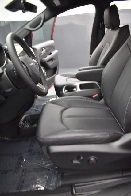 New 2026 Chrysler Voyager LX FWD image 9