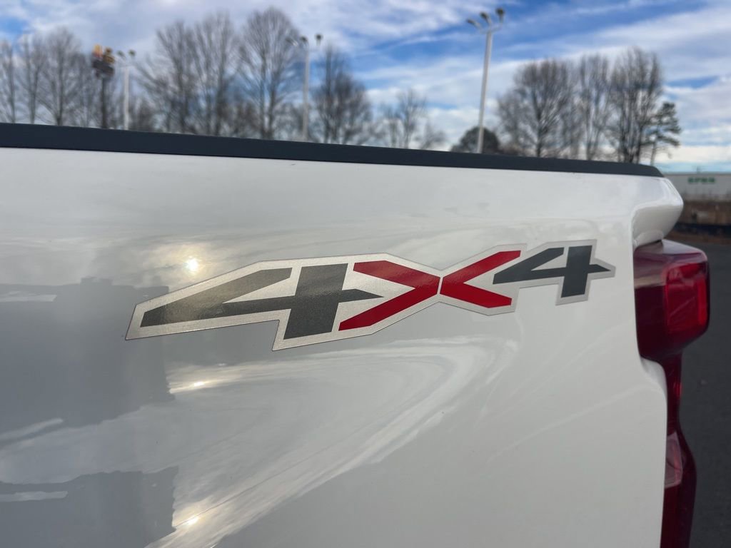 Used 2024 Chevrolet Silverado 2500 LT w/ Convenience Package image 27