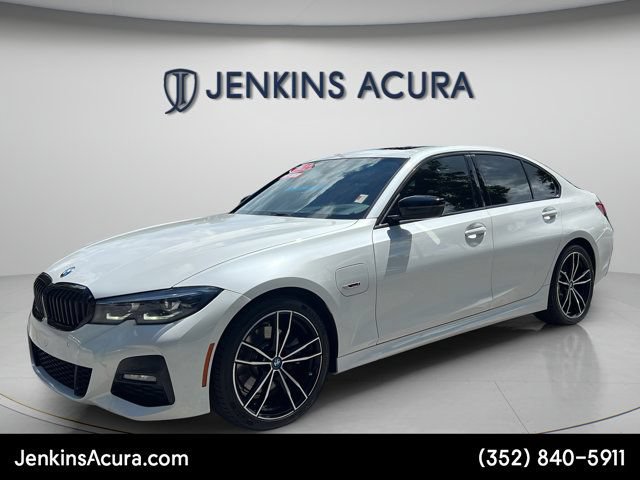 Used 2022 BMW 330e w/ M Sport Package RWD image 7