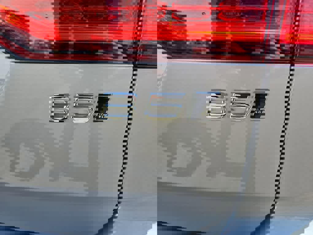 Used 2025 Volvo V60 B5 Cross Country Ultra w/ Climate Package image 10