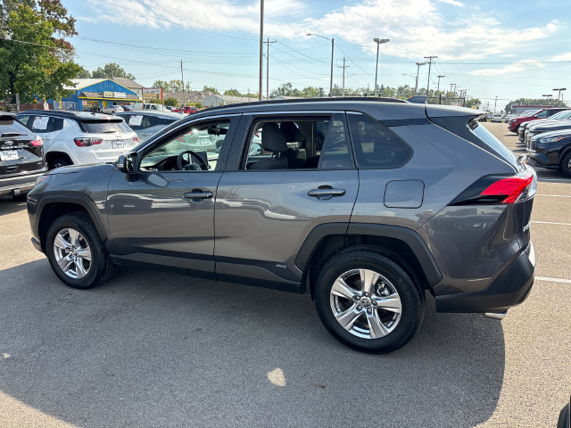 Used 2025 Toyota RAV4 XLE AWD/4WD image 6