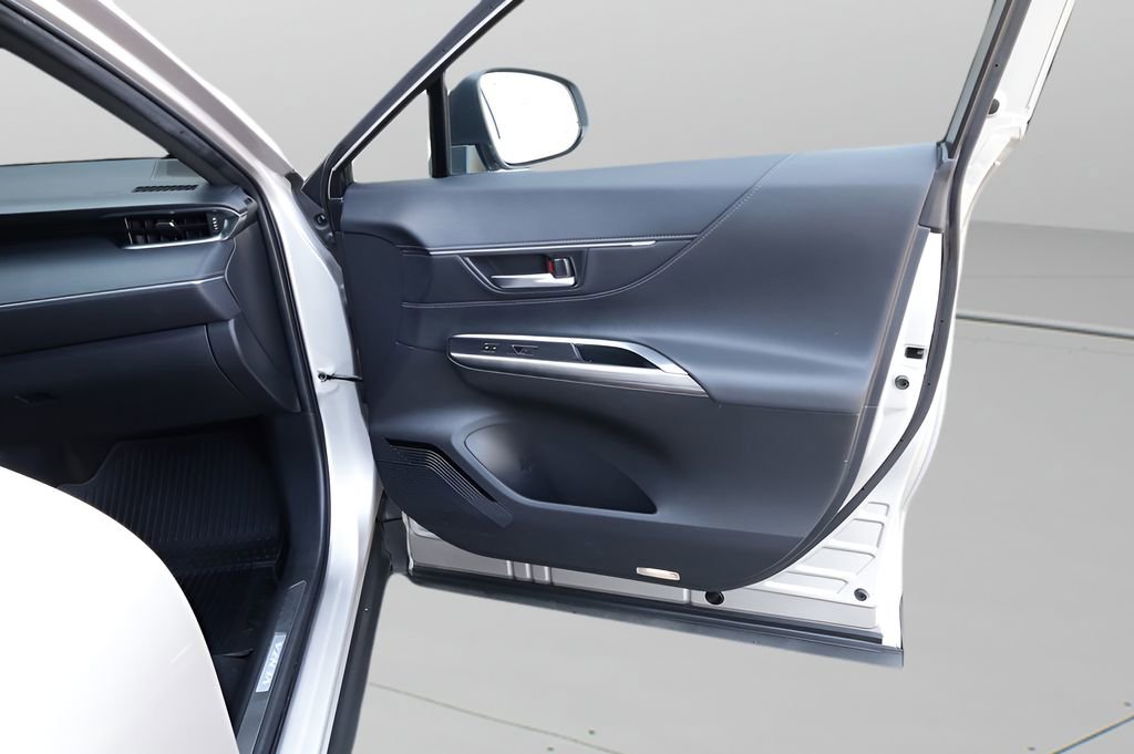 Certified 2023 Toyota Venza Limited image 17