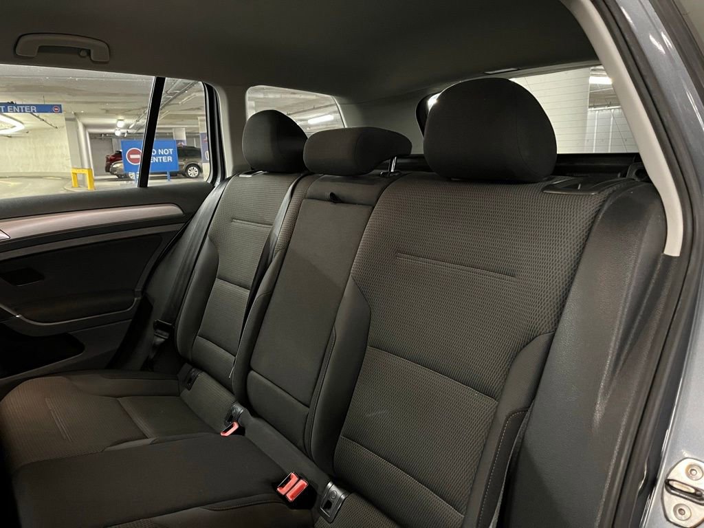 Used 2017 Volkswagen Golf S image 17