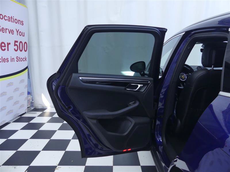 Used 2023 Porsche Macan AWD/4WD image 22