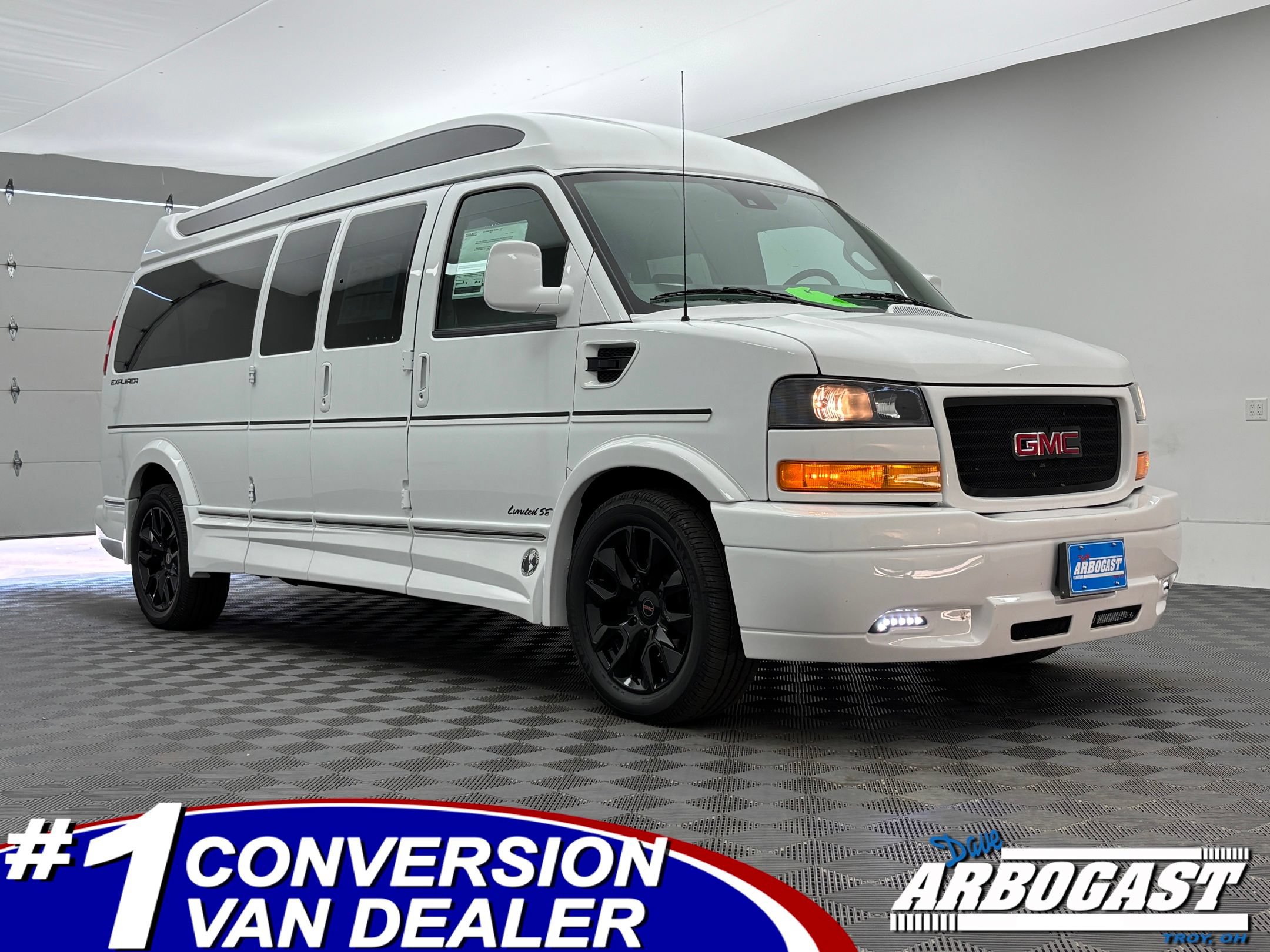 New 2026 GMC Savana 3500 Extended w/ Driver Convenience Package RWD image 1