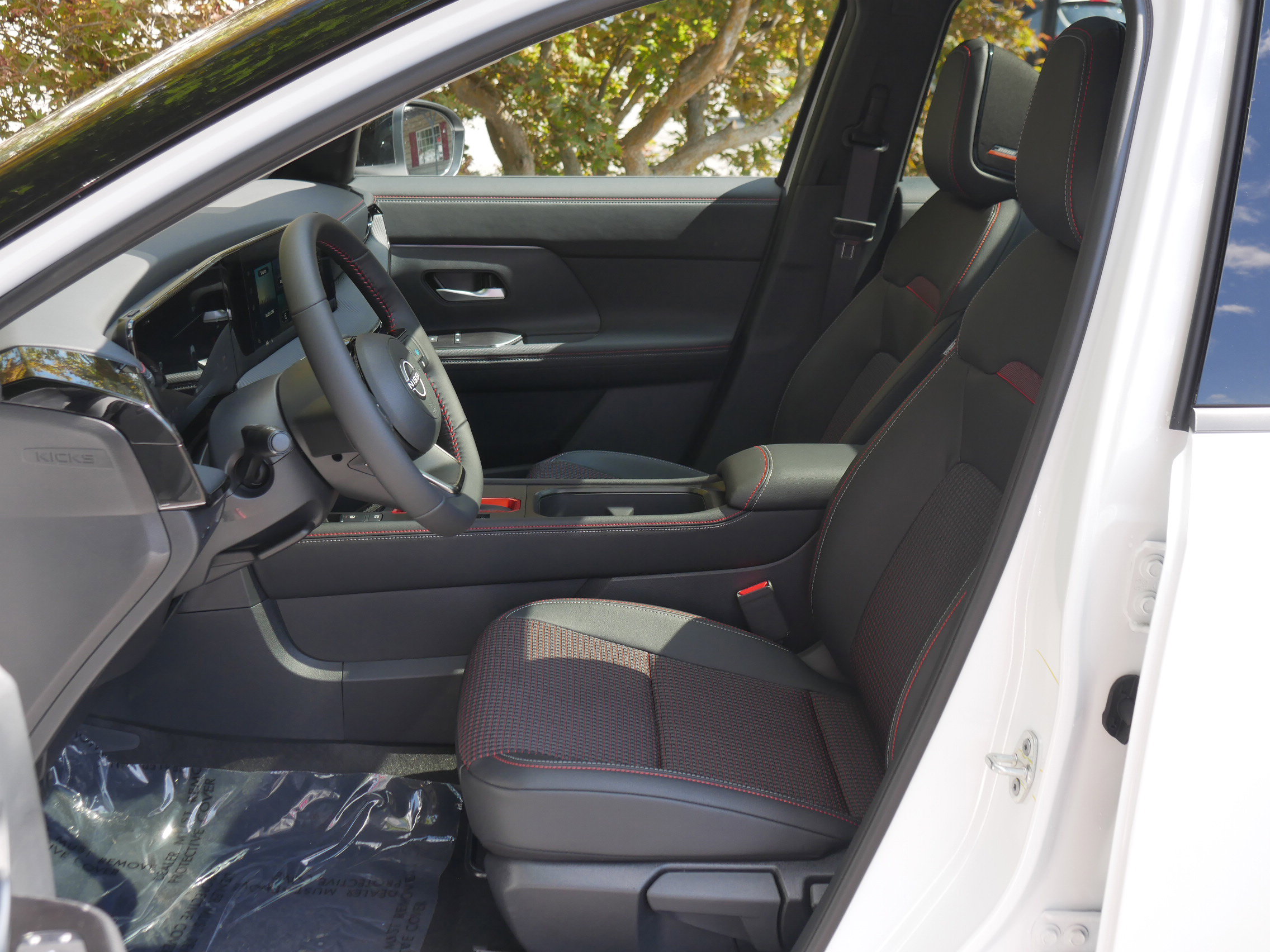 New 2025 Nissan Kicks SR w/ SR Premium Package image 3