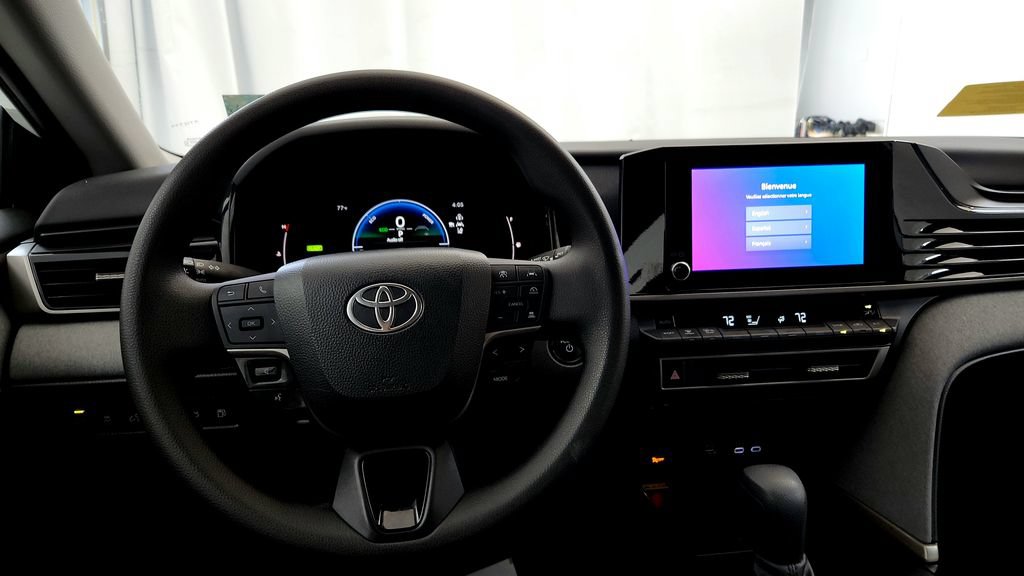 Used 2025 Toyota Camry LE AWD/4WD image 35
