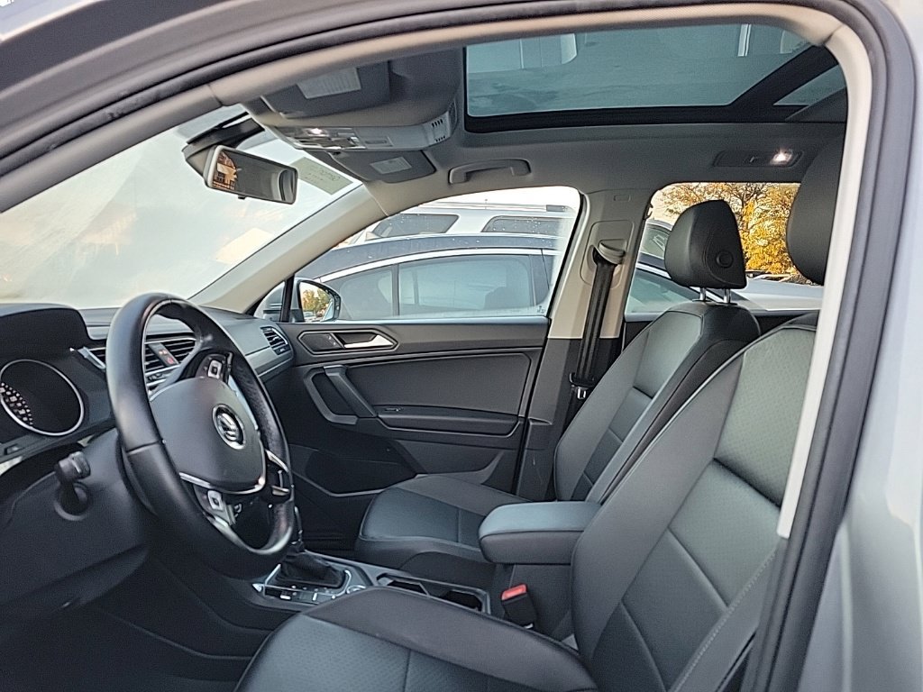 Used 2019 Volkswagen Tiguan SEL AWD/4WD image 6