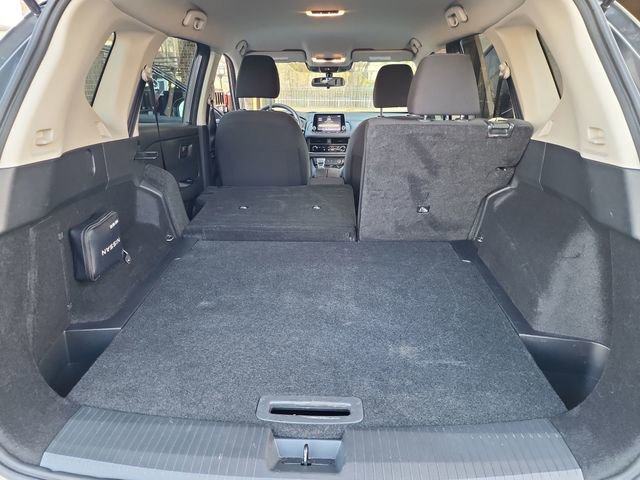 Used 2024 Nissan Rogue S image 32