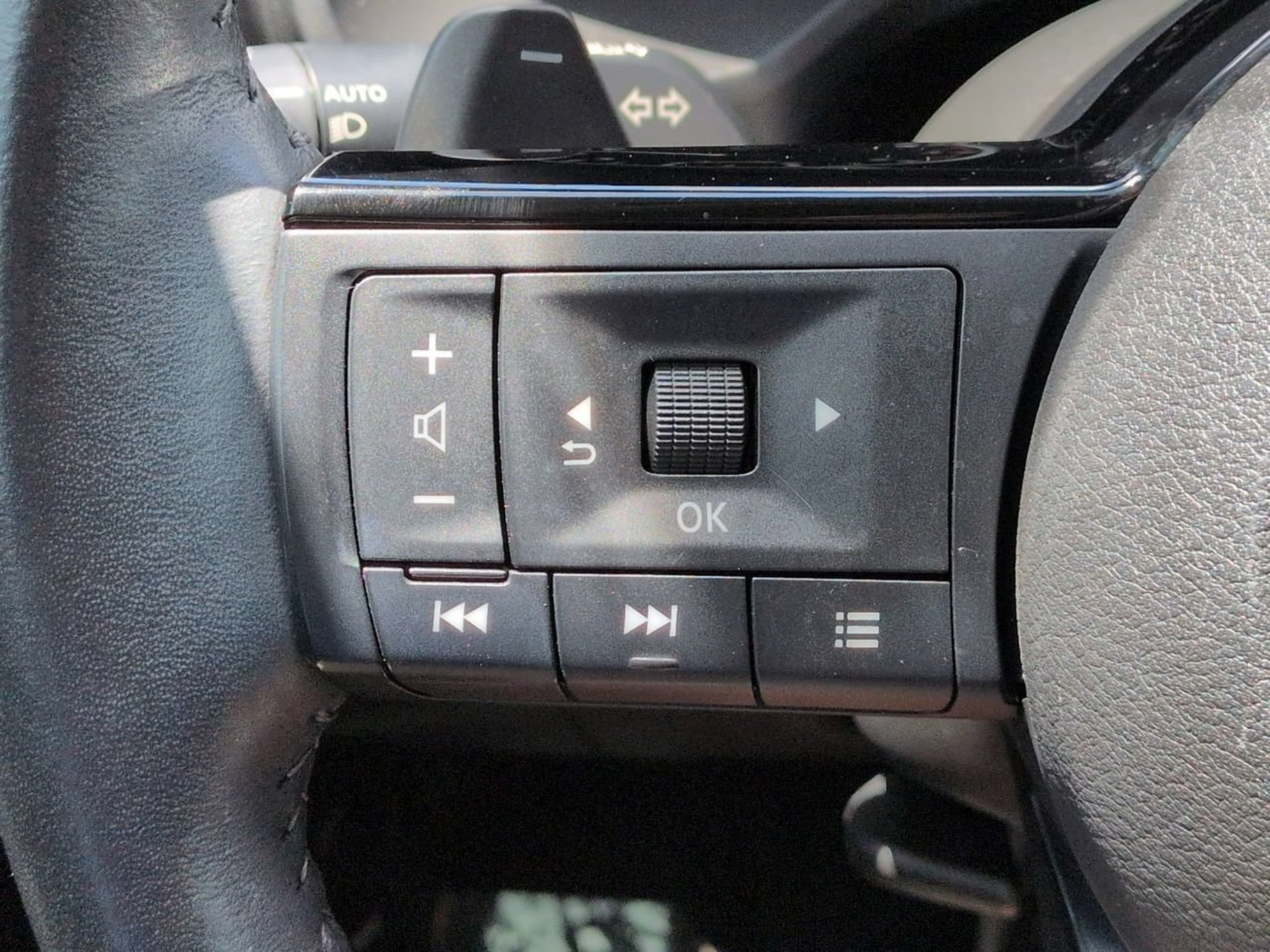 Used 2023 Nissan Rogue SL w/ SL Premium Package FWD image 30