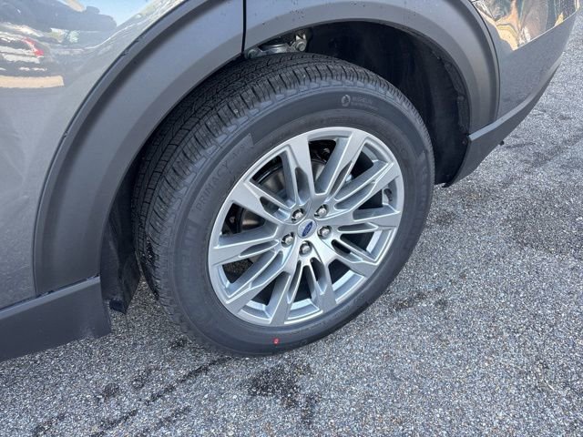 New 2026 Ford Explorer Platinum RWD image 3