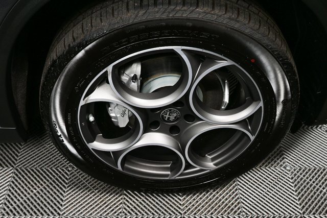 New 2025 Alfa Romeo Stelvio Sprint w/ Convenience Package image 37