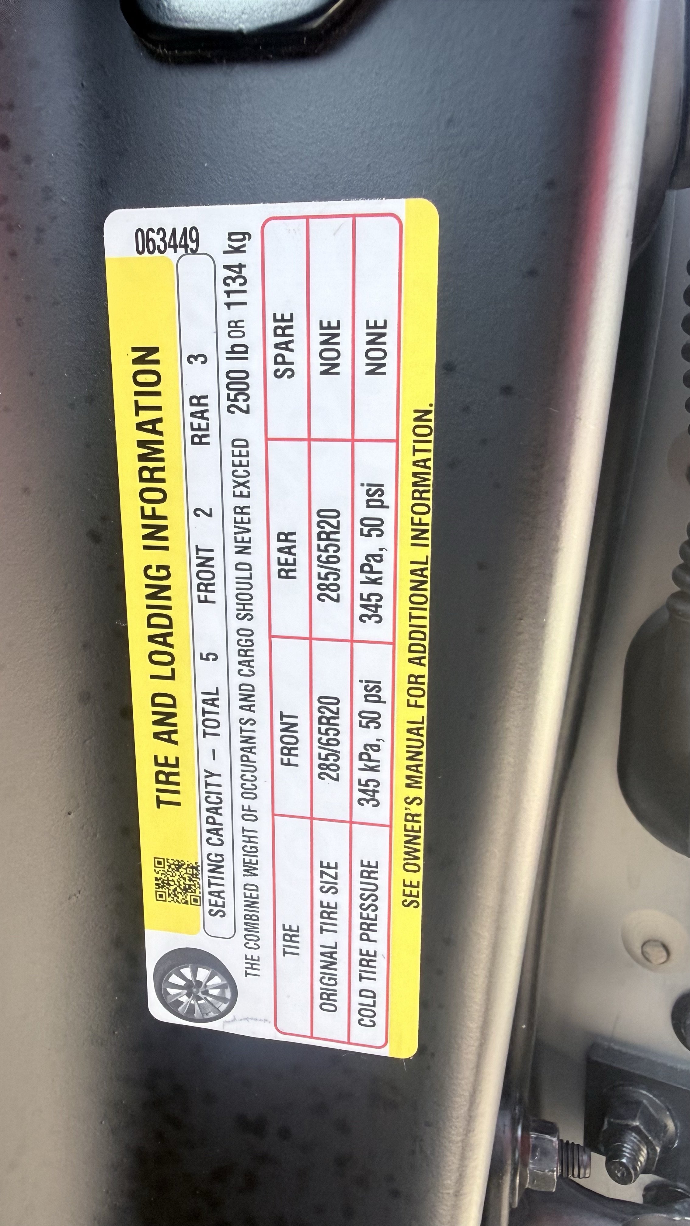 Used 2025 Tesla Cybertruck AWD Crew Cab image 32