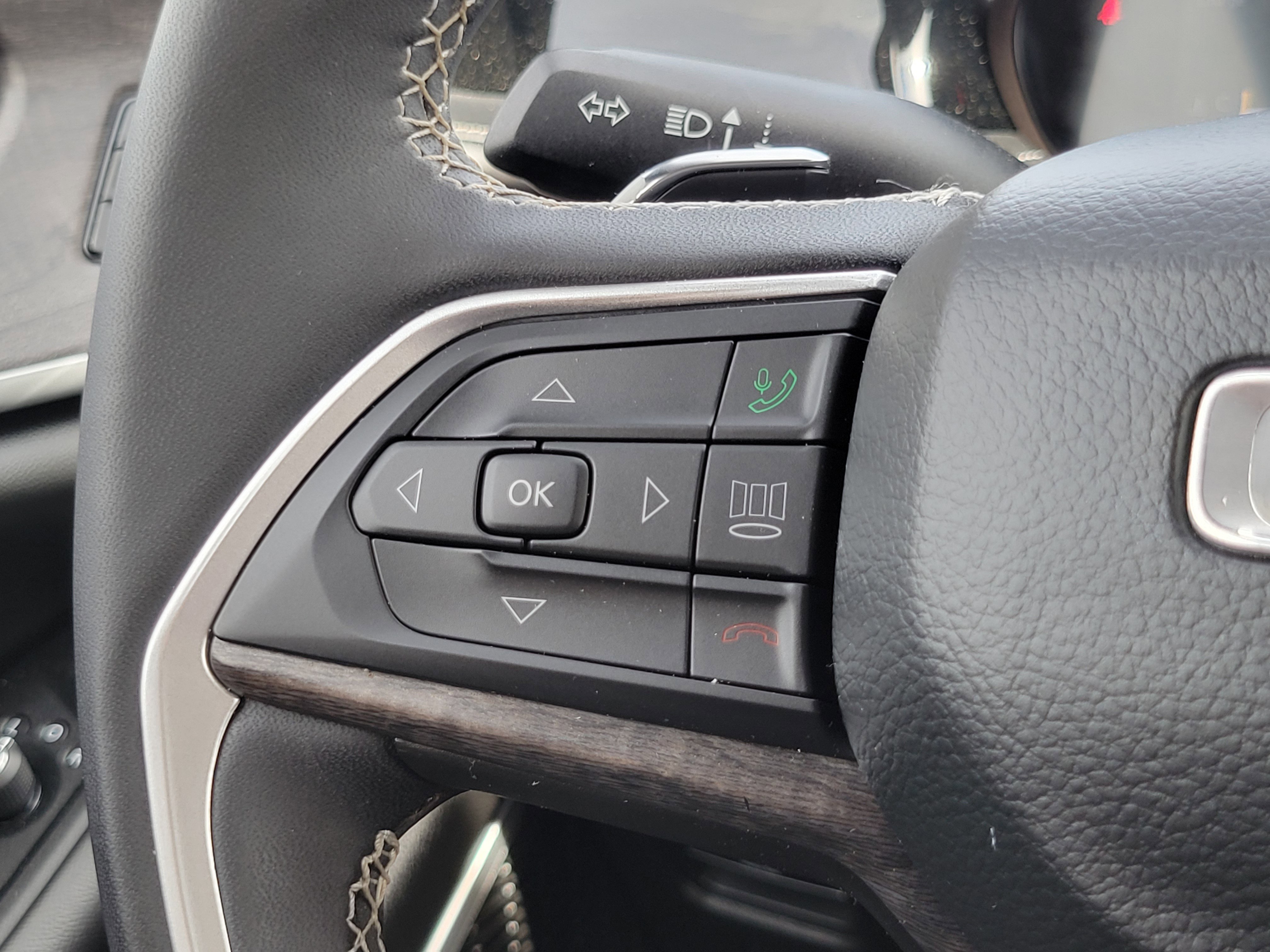 Used 2023 Jeep Grand Cherokee 4WD 4xe w/ Luxury Tech Group II image 14
