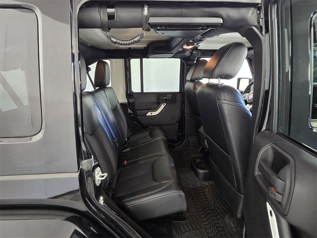 Used 2015 Jeep Wrangler Unlimited Sahara image 12