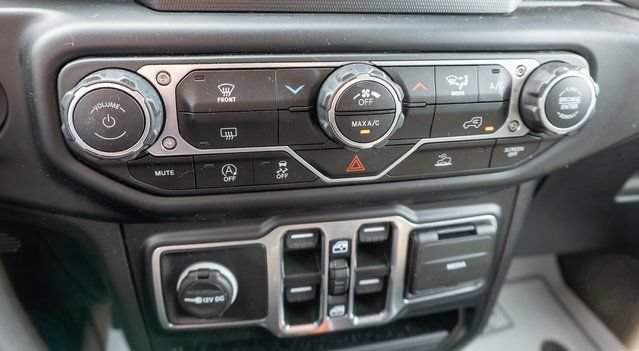 Used 2022 Jeep Gladiator Sport AWD/4WD image 23
