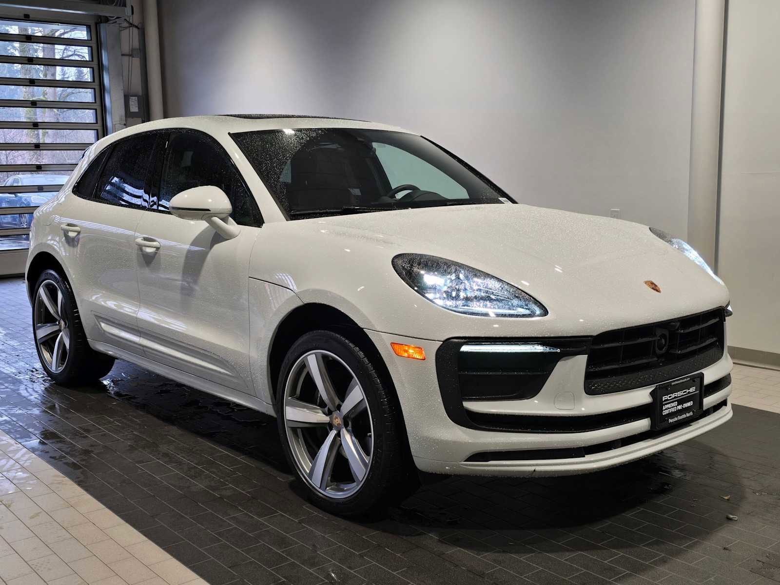 Used 2024 Porsche Macan AWD/4WD image 9