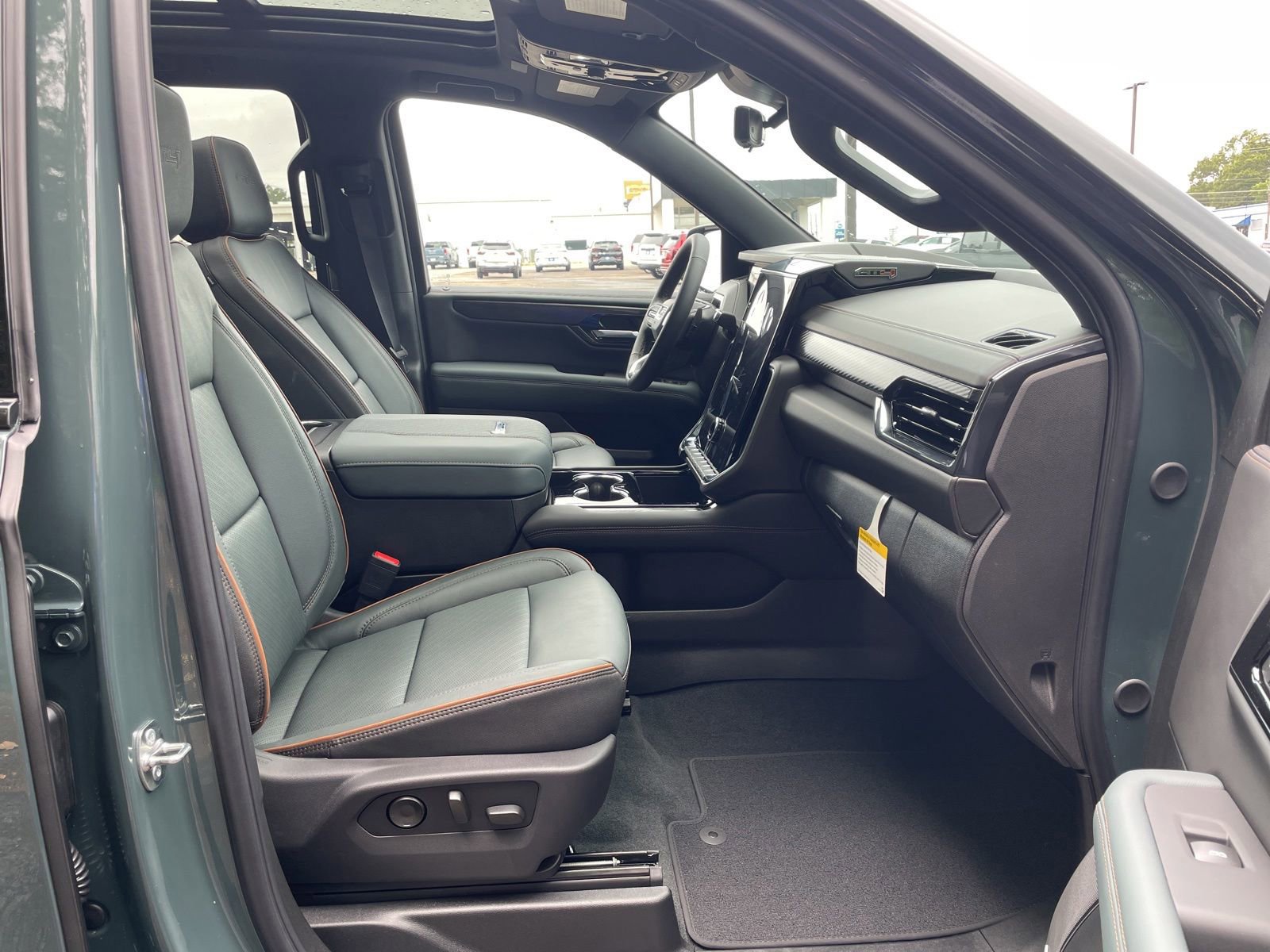 New 2026 GMC Yukon AT4 w/ AT4 Premium Package AWD/4WD image 34