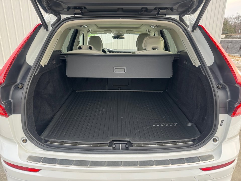 Used 2023 Volvo XC60 B5 Plus w/ Protection Package Premier image 15