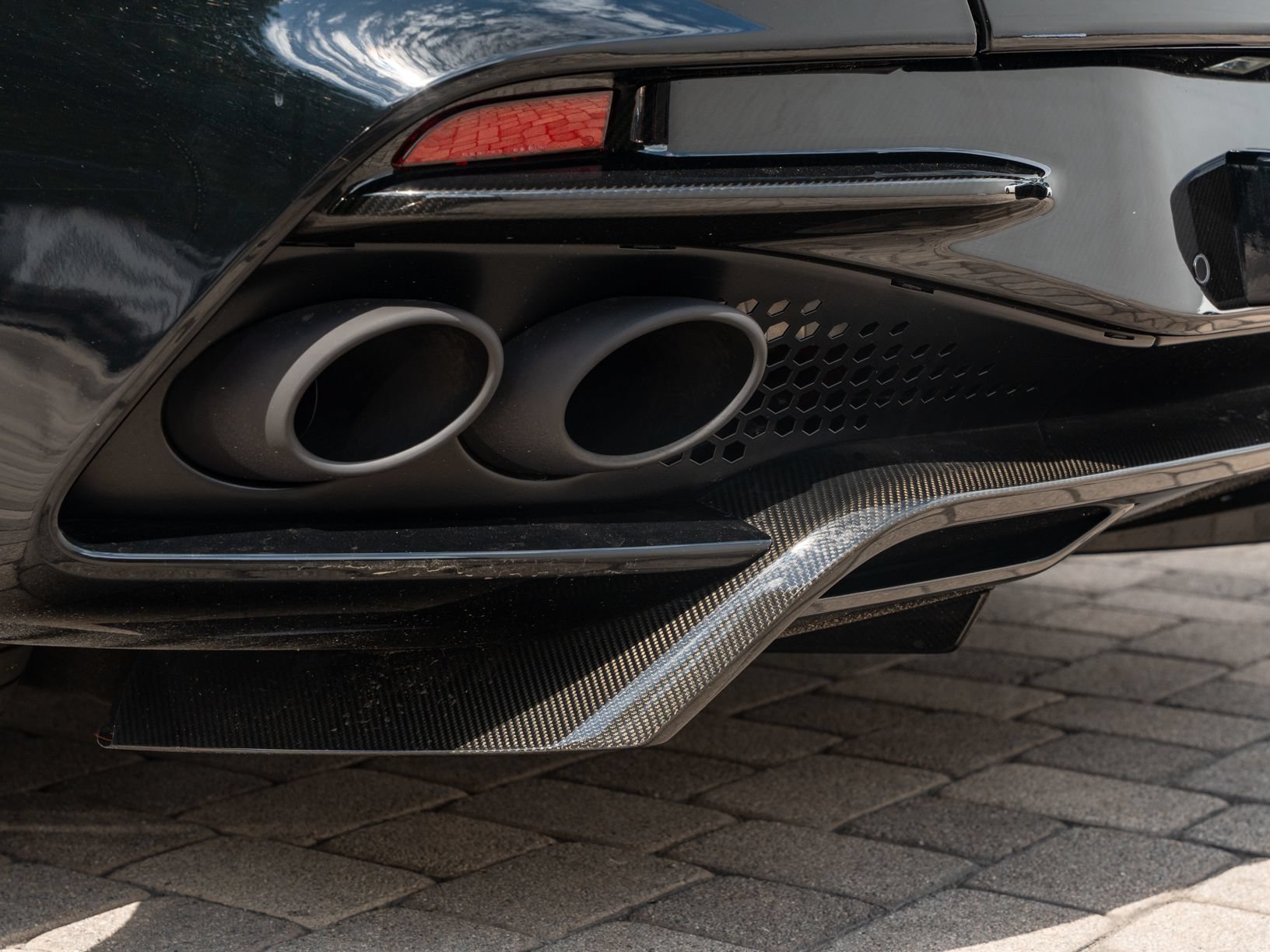 Used 2023 Aston Martin DBS Superleggera Volante RWD image 37