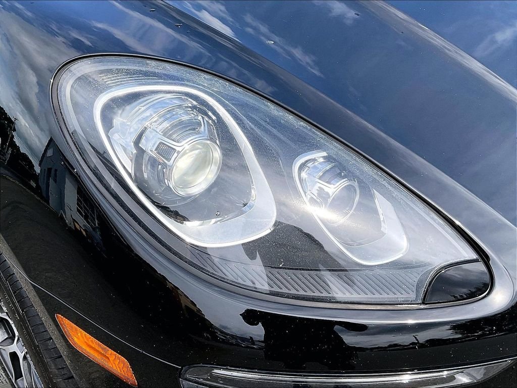 Used 2018 Porsche Macan AWD/4WD image 32