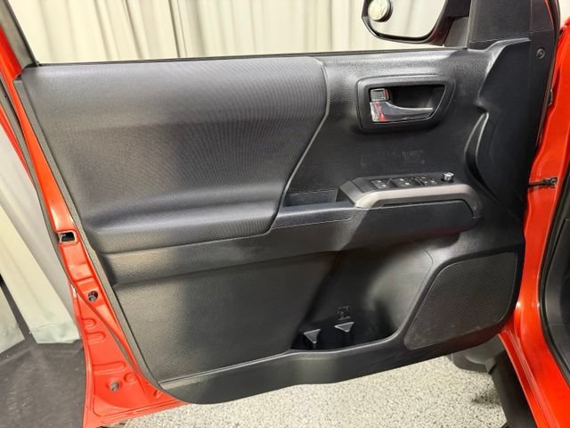 Used 2016 Toyota Tacoma TRD Off-Road w/ Towing Package AWD/4WD image 16