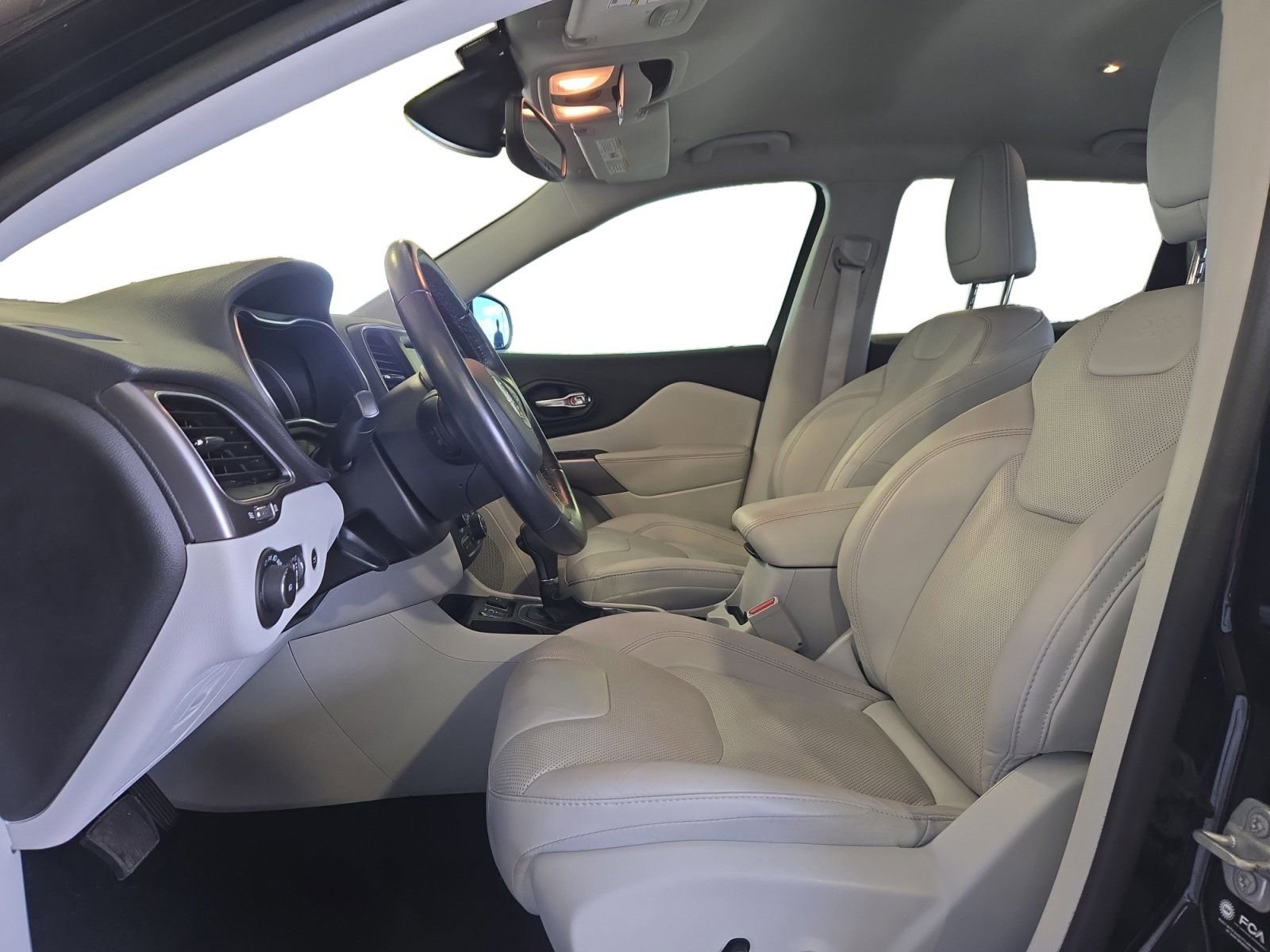 Used 2021 Jeep Cherokee Latitude Lux w/ Comfort/Convenience Group FWD image 12