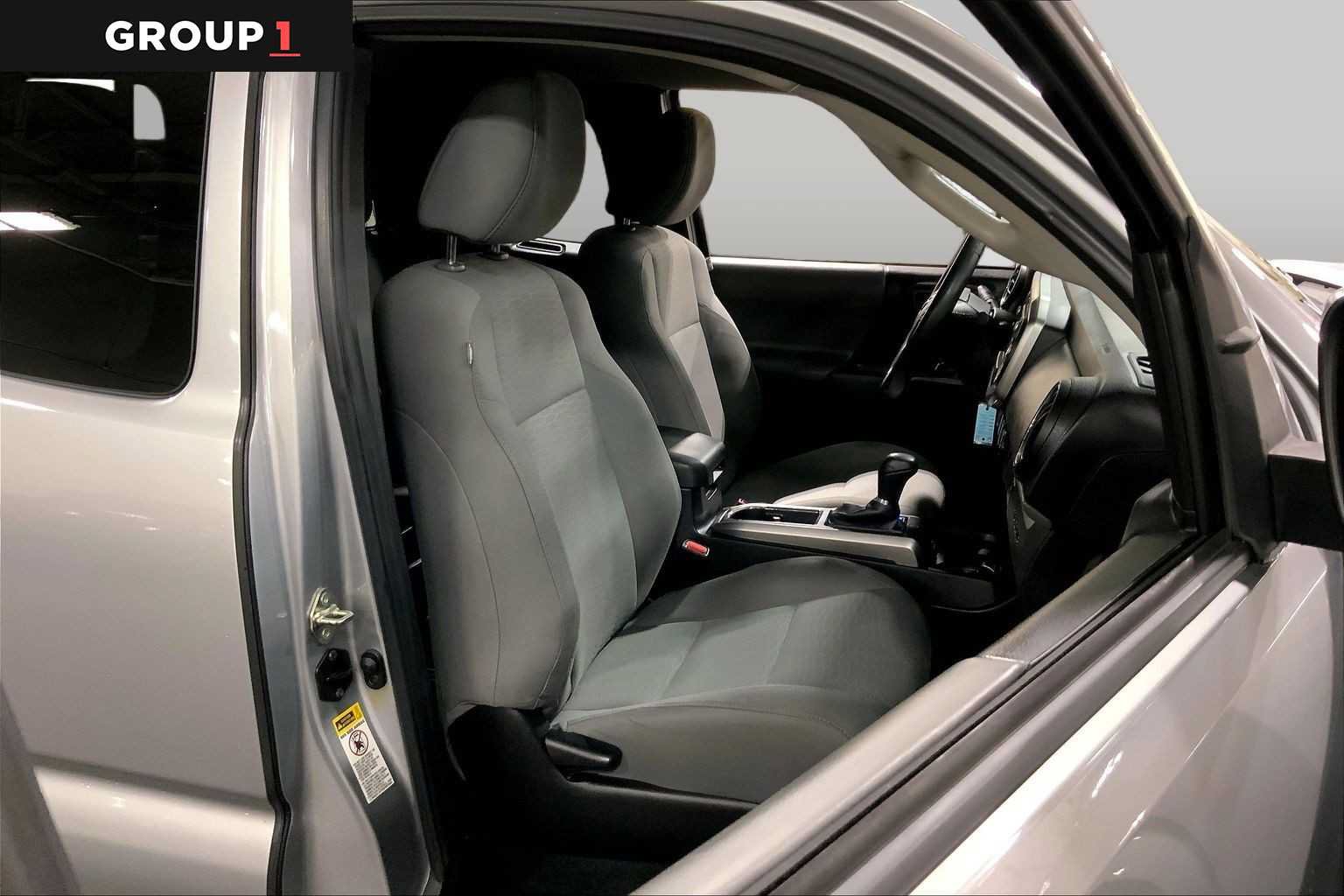 Certified 2017 Toyota Tacoma SR5 AWD/4WD image 9