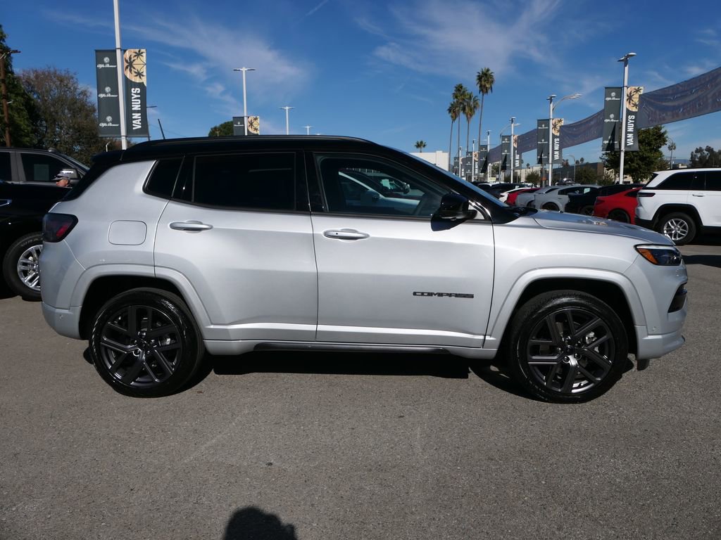 Used 2025 Jeep Compass Limited w/ Driver Assist Group I image 3