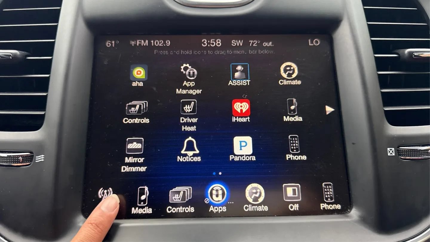 Used 2015 Chrysler 300 Limited RWD image 11