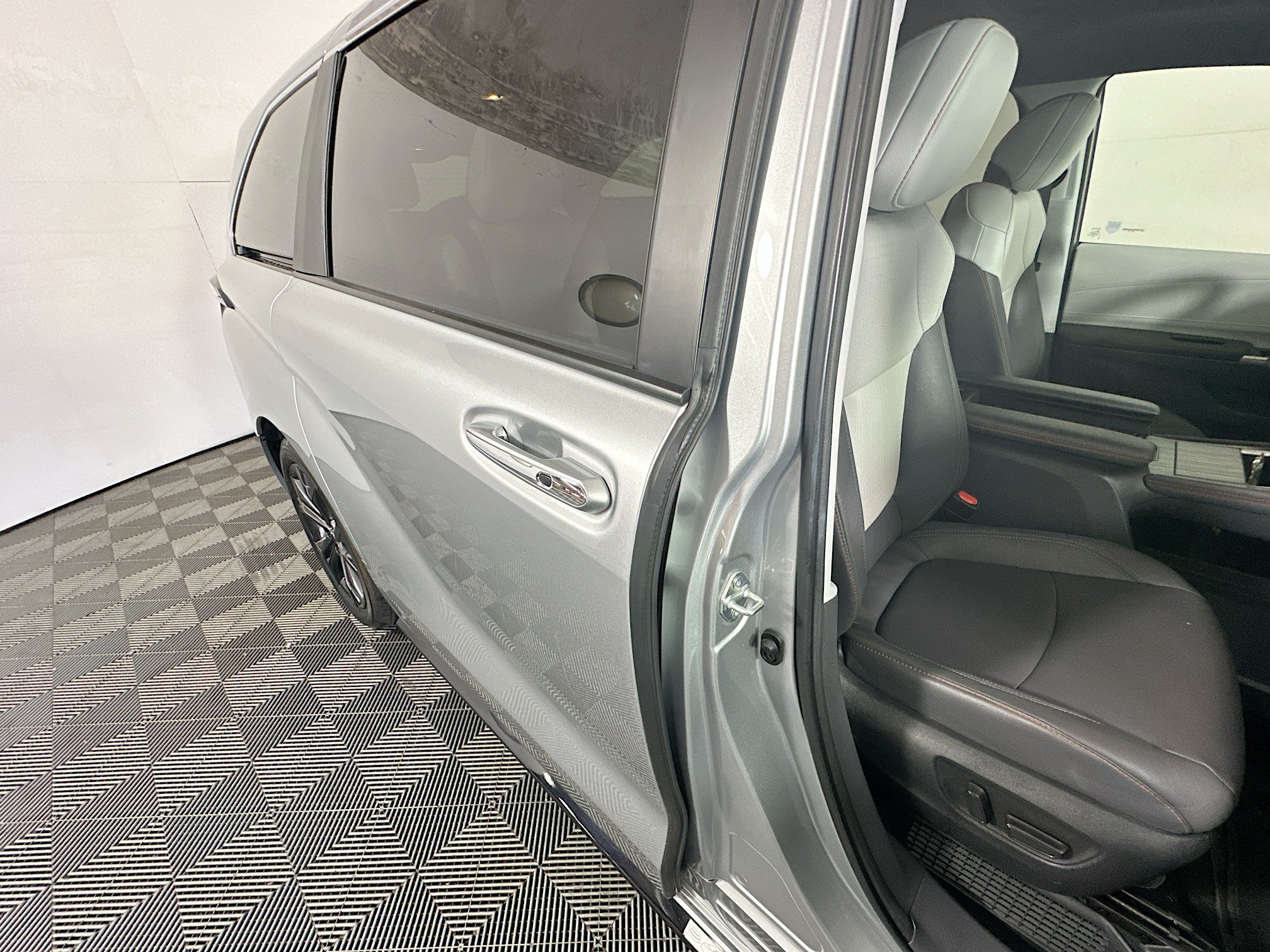 Certified 2023 Toyota Sienna XSE w/ XSE Plus Package FWD image 28
