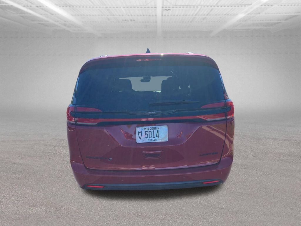 Used 2025 Chrysler Pacifica Limited FWD image 11
