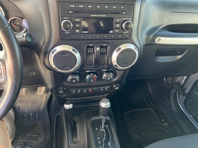 Used 2017 Jeep Wrangler Sahara w/ Trailer Tow Group AWD/4WD image 11
