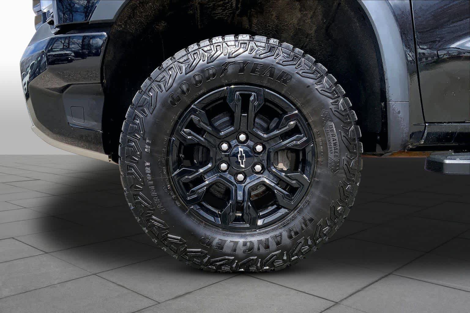 Used 2022 Chevrolet Silverado 1500 ZR2 w/ Technology Package AWD/4WD image 11