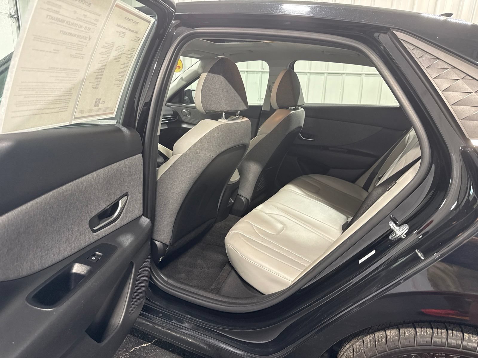 Used 2024 Hyundai Elantra Limited FWD image 17