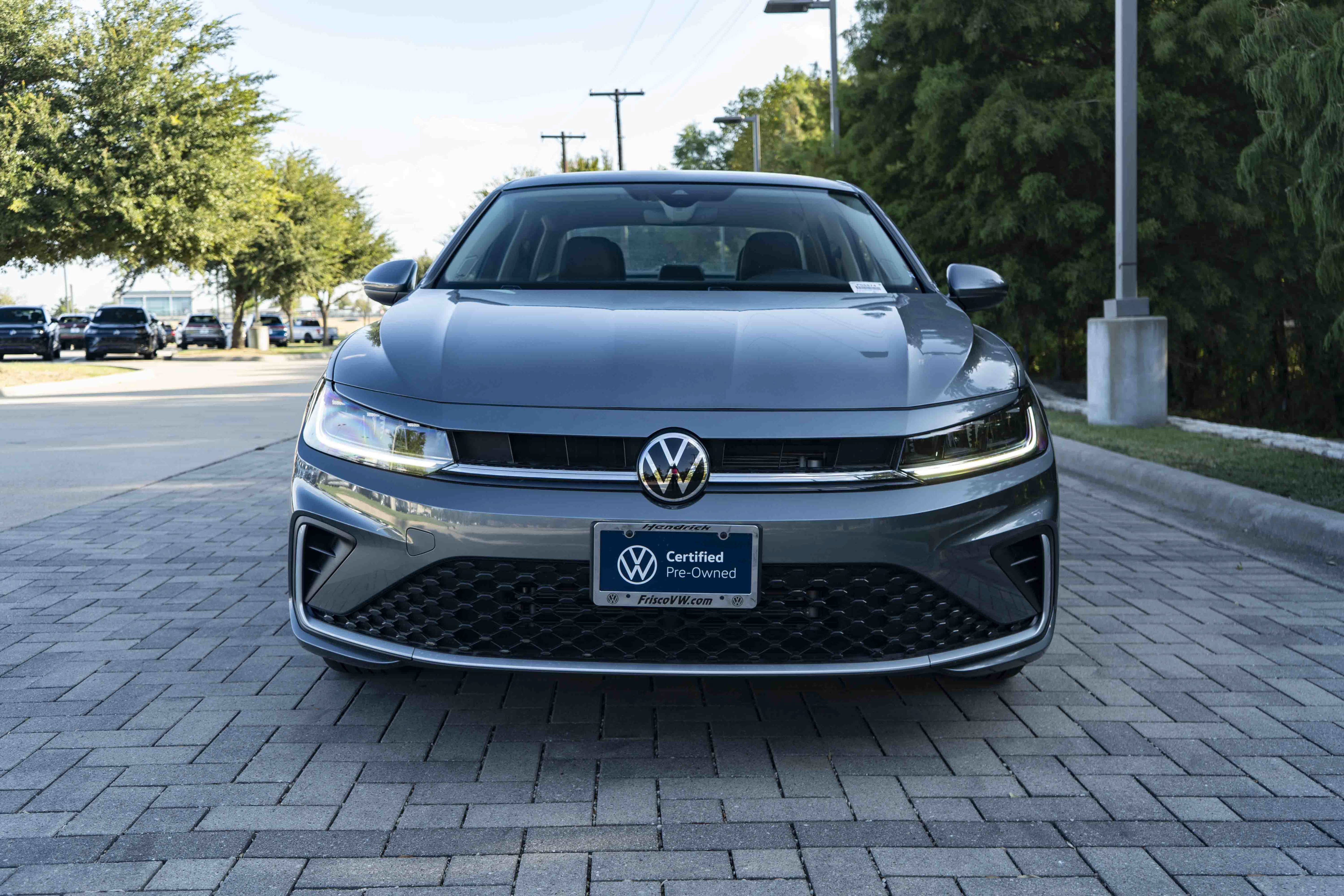 Certified 2025 Volkswagen Jetta SE w/ Sunroof Package FWD image 3