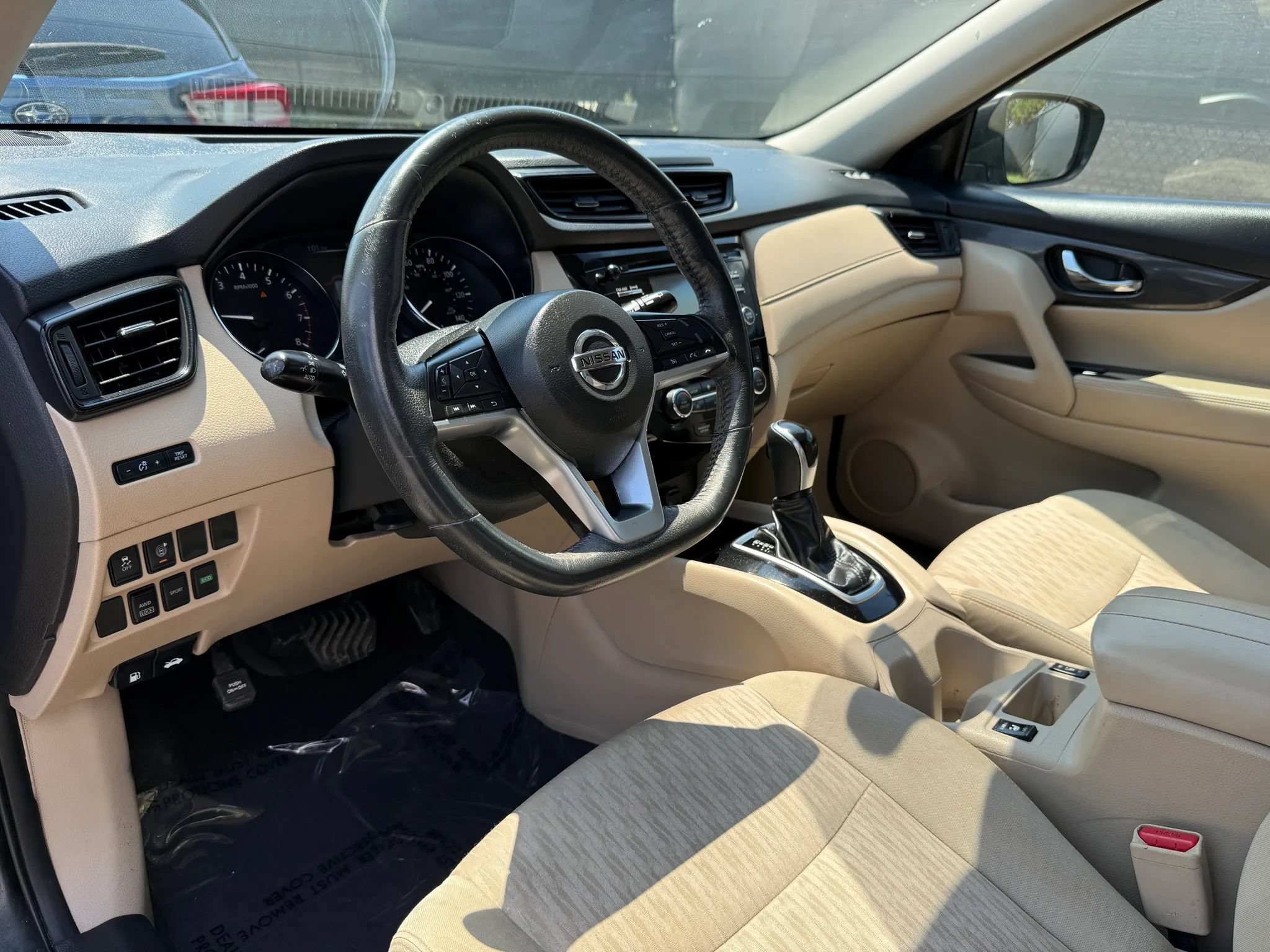 Used 2017 Nissan Rogue SV w/ Sun & Sound Touring Package AWD/4WD image 17